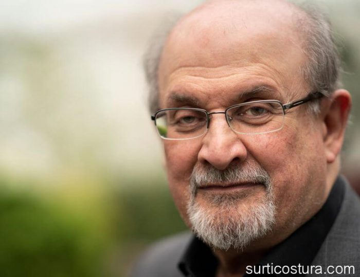 Salman Rushdie นักเขียนชาวอังกฤษที่เกิดในอินเดีย ซึ่งงานเขียนของเขานำไปสู่การขู่ฆ่าจากอิหร่านในช่วงทศวรรษ 1980 ถูกแทงในขณะที่เขากำลังจะบรรยา