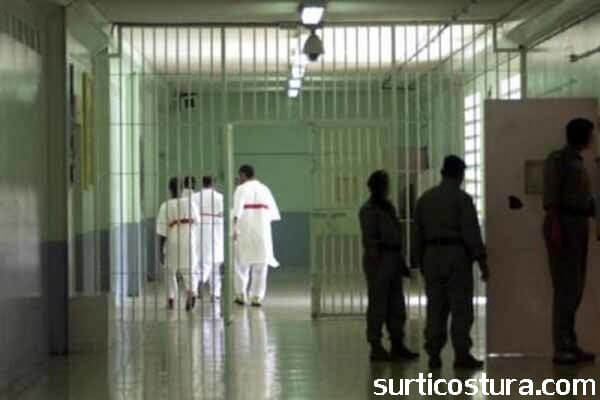 Bahraini prisoners ญาติผู้ต้องโทษประหารและนักโทษประหารชีวิตในบาห์เรนได้จัดการประท้วงเล็ก ๆ ตามเส้นทางคาราวานของสมเด็จพระสันตะปาปาฟรานซิส 