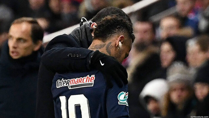 Neymar out เนย์มาร์นักฟุตบอลชาวบราซิลจะเข้ารับการผ่าตัดที่ข้อเท้าขวาในช่วงปิดฤดูกาลและจะต้องพักรักษาตัวนานถึง 4 เดือน ปารี